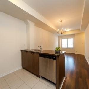 236 - 15 Coneflower Cres, Townhouse with 2 bedrooms, 1 bathrooms and 1 parking in Toronto ON | Image 2