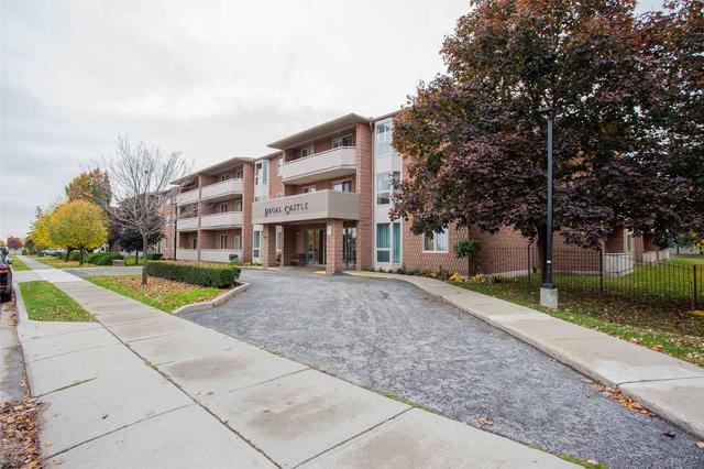 310 - 416 Limeridge Rd E, Condo with 2 bedrooms, 2 bathrooms and 1 parking in Hamilton ON | Image 1