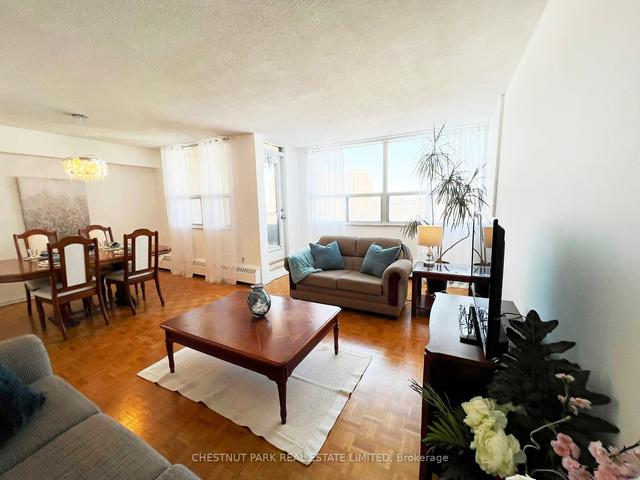 1002 - 551 The West Mall, Condo with 2 bedrooms, 1 bathrooms and 1 parking in Toronto ON | Image 2