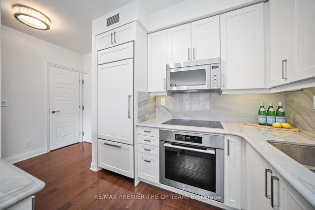 709 - 1 Bedford Rd, Condo with 2 bedrooms, 2 bathrooms and 2 parking in Toronto ON | Image 10