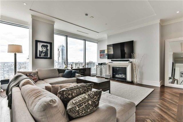 4102 - 183 Wellington St W, Condo with 2 bedrooms, 2 bathrooms and 1 parking in Toronto ON | Image 5