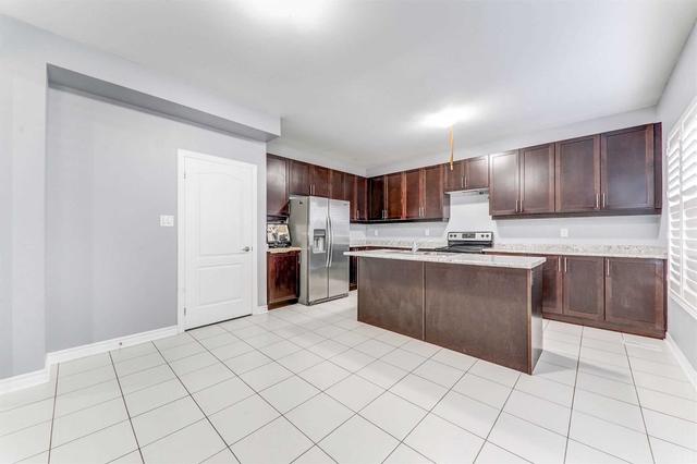 79 Mcroberts Cres, House detached with 4 bedrooms, 3 bathrooms and 3 parking in Clarington ON | Image 3
