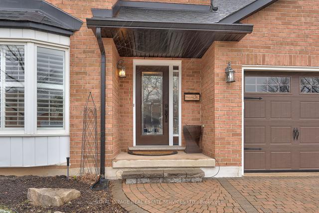 2215 Oakridge Cres, House detached with 4 bedrooms, 3 bathrooms and 5 parking in Burlington ON | Image 23