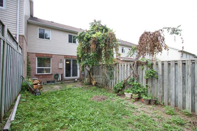 35 Lick Pond Way, Townhouse with 3 bedrooms, 2 bathrooms and 2 parking in Whitby ON | Image 16