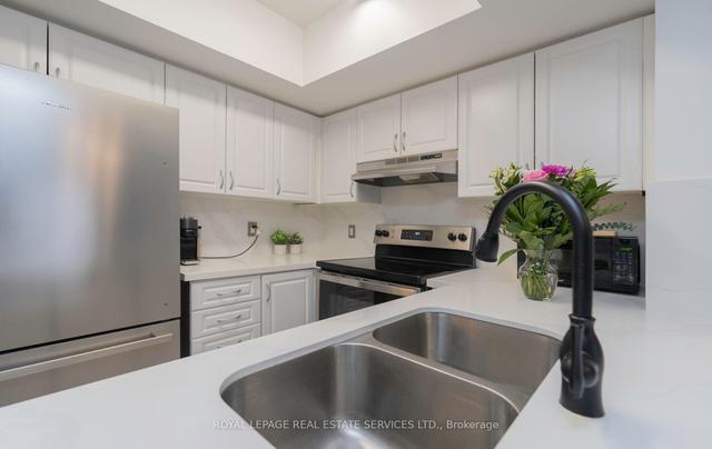 2054 - 3041 Finch Ave W, Townhouse with 2 bedrooms, 1 bathrooms and 2 parking in Toronto ON | Image 10