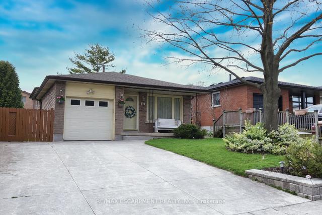 37 Anthony St, House detached with 3 bedrooms, 2 bathrooms and 2 parking in Hamilton ON | Image 1