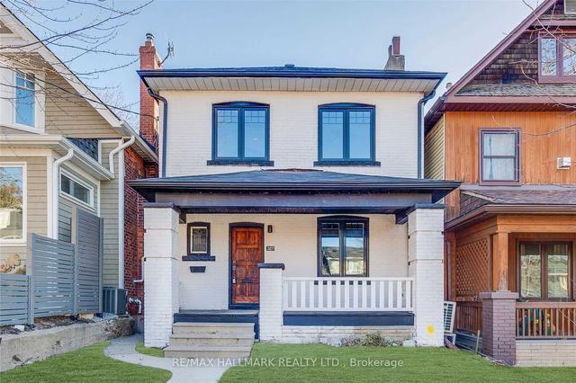 327 Kenilworth Ave, House detached with 4 bedrooms, 3 bathrooms and 4 parking in Toronto ON | Image 1