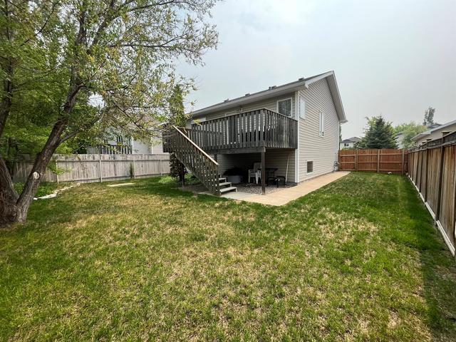325 Red Crow Boulevard W, House detached with 4 bedrooms, 2 bathrooms and 5 parking in Lethbridge AB | Image 35