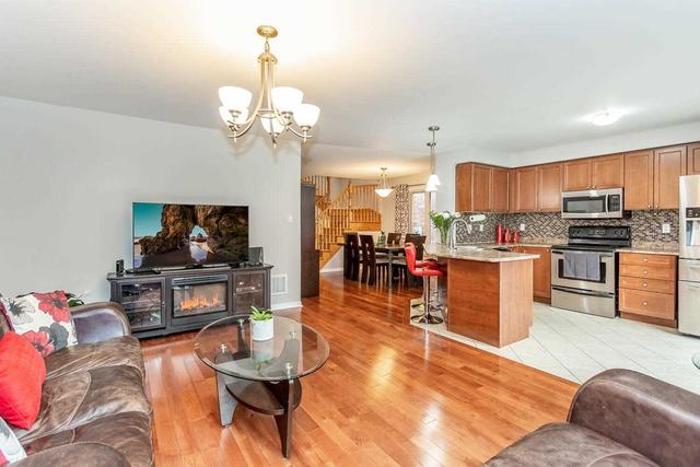 856 Herman Way, House semidetached with 3 bedrooms, 3 bathrooms and 4 parking in Milton ON | Image 3