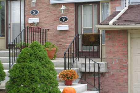 9 - 1055 Shawnmarr Rd, Townhouse with 3 bedrooms, 2 bathrooms and 2 parking in Mississauga ON | Image 2