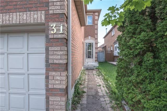 31 Clarion Cres, House attached with 4 bedrooms, 4 bathrooms and 2 parking in Markham ON | Image 3