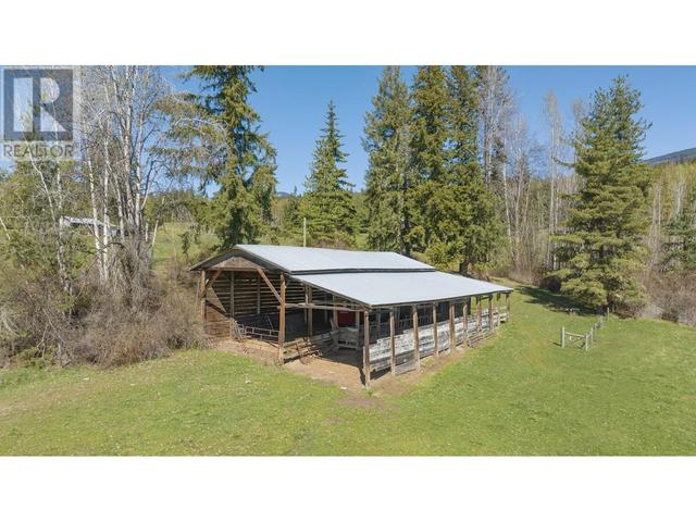 6197 Line 17 Road, House detached with 3 bedrooms, 2 bathrooms and 20 parking in Columbia Shuswap F BC | Image 9