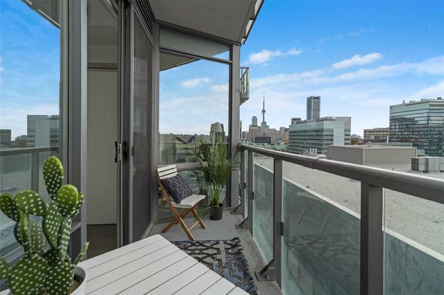 1802 - 832 Bay St, Condo with 2 bedrooms, 2 bathrooms and 1 parking in Toronto ON | Image 7