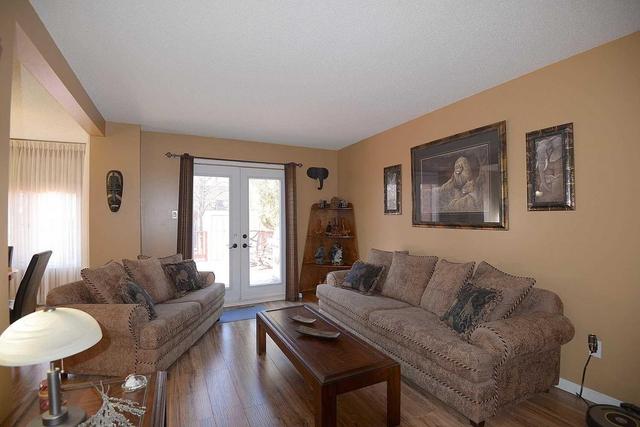 372 Celtic Dr, House detached with 2 bedrooms, 3 bathrooms and 4 parking in Hamilton ON | Image 11