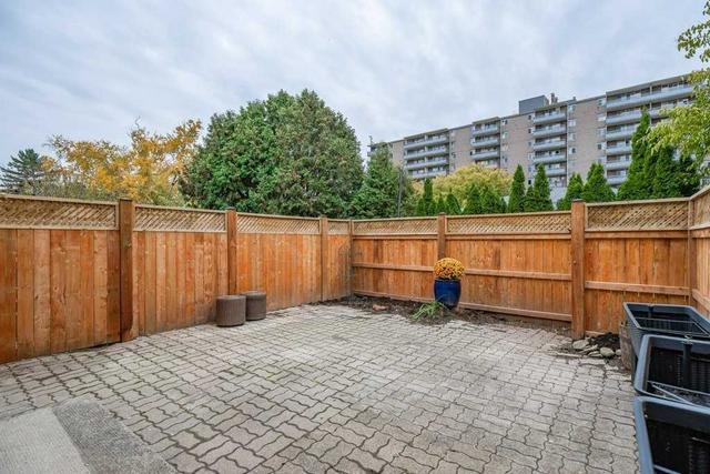 809 Hyde Rd, Townhouse with 4 bedrooms, 3 bathrooms and 1 parking in Burlington ON | Image 16