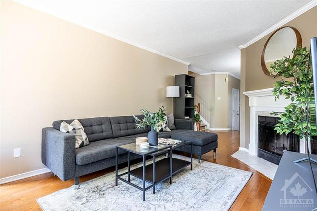 37 Longshire Circle, Townhouse with 3 bedrooms, 3 bathrooms and 4 parking in Ottawa ON | Image 5