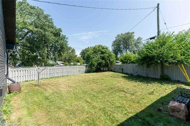 25 Meadowvale Dr, House detached with 3 bedrooms, 2 bathrooms and 10 parking in St. Catharines ON | Image 13