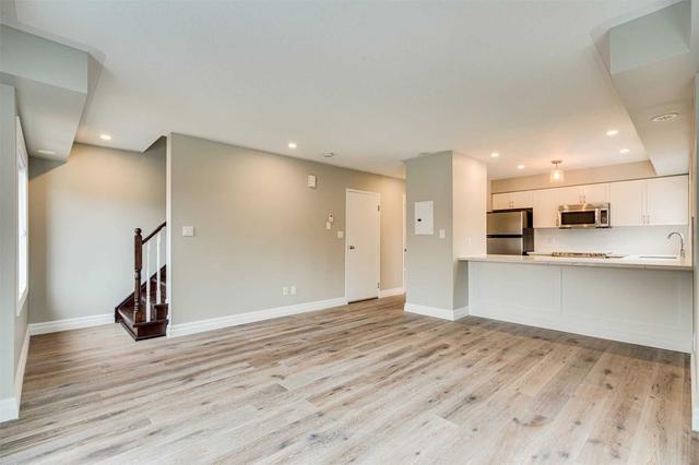 1 - 2464 Post Rd, Townhouse with 2 bedrooms, 2 bathrooms and 1 parking in Oakville ON | Image 2