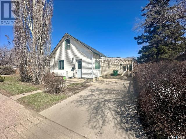 802 Gray Avenue, House detached with 3 bedrooms, 1 bathrooms and null parking in Saskatoon SK | Image 1