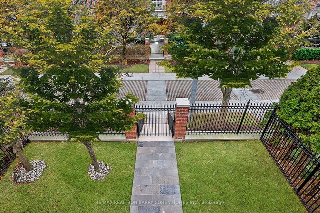 th6 - 20 Burkebrook Pl, Townhouse with 3 bedrooms, 3 bathrooms and 3 parking in Toronto ON | Image 8