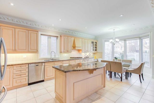 286 Kingsdale Ave, House detached with 4 bedrooms, 5 bathrooms and 6 parking in Toronto ON | Image 2