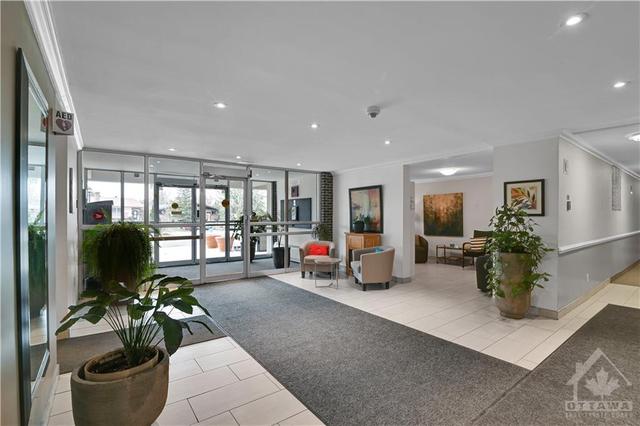 505 - 2400 Virginia Drive, Condo with 3 bedrooms, 2 bathrooms and 1 parking in Ottawa ON | Image 3
