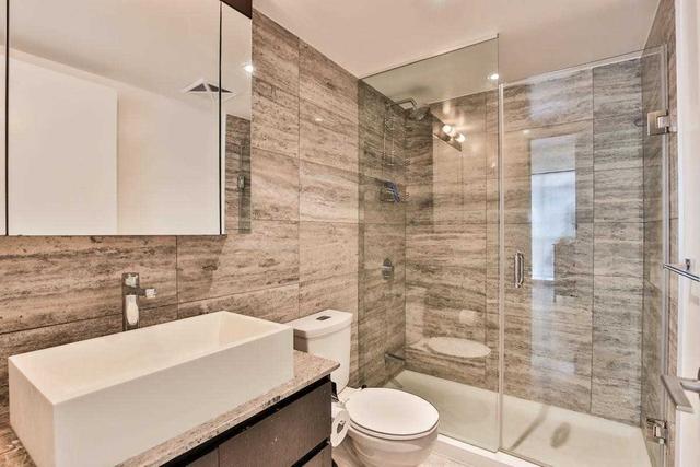 712 - 10 Capreol Crt, Condo with 3 bedrooms, 2 bathrooms and 1 parking in Toronto ON | Image 5