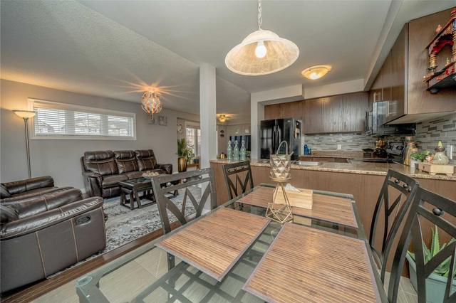 45 Nearco Cres, House attached with 3 bedrooms, 4 bathrooms and 3 parking in Oshawa ON | Image 6