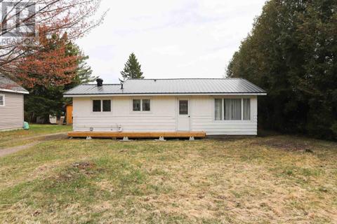 127 Eastern Ave, House detached with 2 bedrooms, 1 bathrooms and null parking in Sault Ste. Marie ON | Card Image