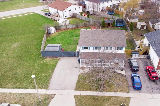 143 Dyer Court, House semidetached with 3 bedrooms, 2 bathrooms and 4 parking in Cambridge ON | Image 4