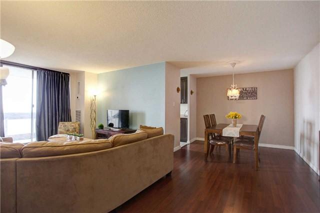 1003 - 21 Knightsbridge Rd, Condo with 2 bedrooms, 1 bathrooms and 1 parking in Brampton ON | Image 6