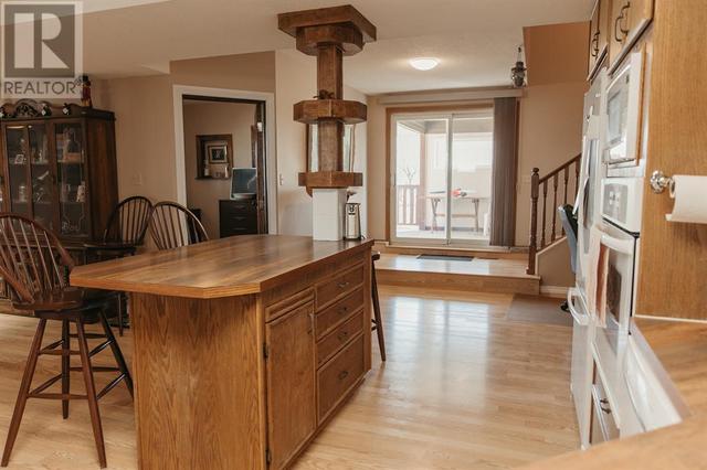 84055 Rgrd 211a, House detached with 6 bedrooms, 3 bathrooms and null parking in Lethbridge County AB | Image 15
