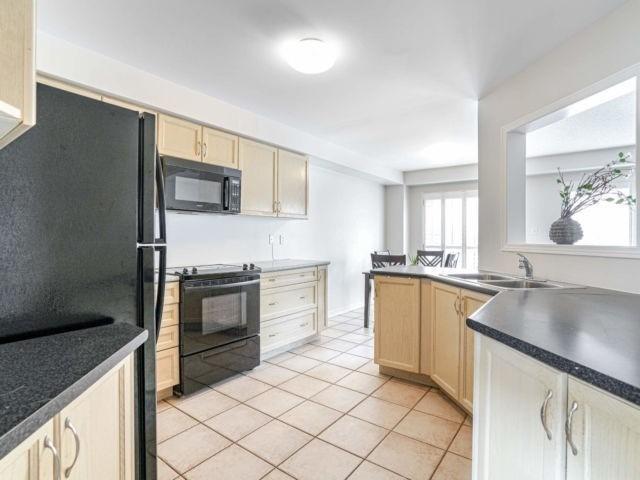 29 Irene Cres, House attached with 3 bedrooms, 3 bathrooms and 2 parking in Brampton ON | Image 7