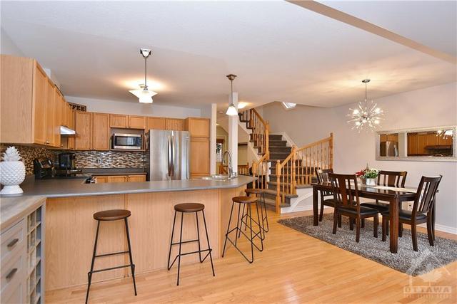 18 Palton Avenue, Townhouse with 3 bedrooms, 3 bathrooms and 3 parking in Ottawa ON | Image 5