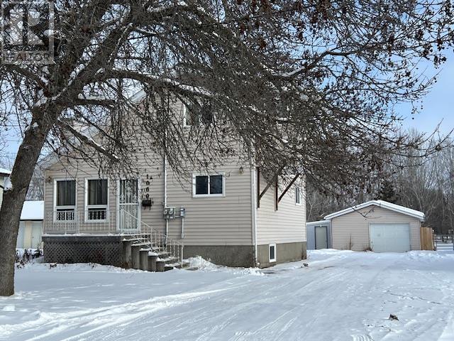1060 Cornwall Ave N, House detached with 4 bedrooms, 2 bathrooms and null parking in Fort Frances ON | Image 1
