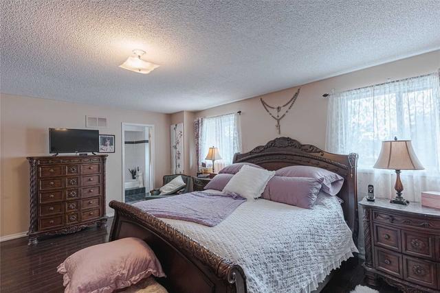 786 Firth Crt, House detached with 4 bedrooms, 3 bathrooms and 8 parking in Newmarket ON | Image 5