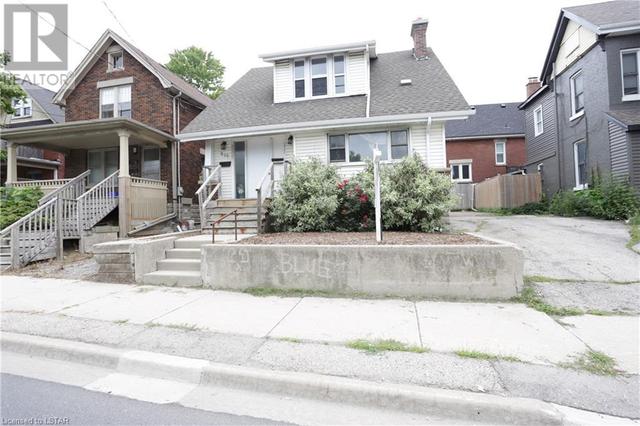 202 Wharncliffe Road S, House attached with 2 bedrooms, 2 bathrooms and 3 parking in London ON | Card Image