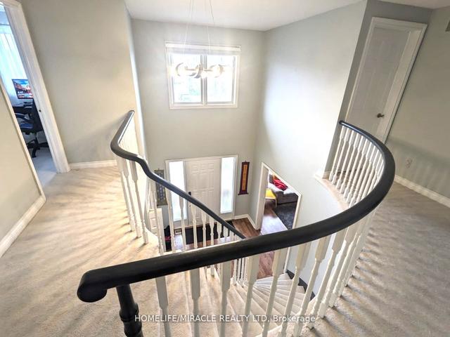442 Rimosa Crt, House detached with 4 bedrooms, 3 bathrooms and 4 parking in Oshawa ON | Image 5