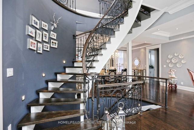 2 Highland Hill, House detached with 4 bedrooms, 5 bathrooms and 6 parking in Toronto ON | Image 3