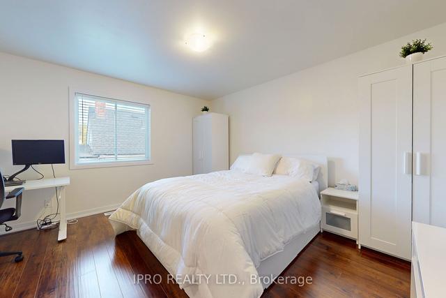 362 Cope St, House detached with 2 bedrooms, 2 bathrooms and 0 parking in Hamilton ON | Image 4