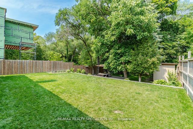 3 Allan Park Rd, House detached with 2 bedrooms, 2 bathrooms and 6 parking in Toronto ON | Image 17