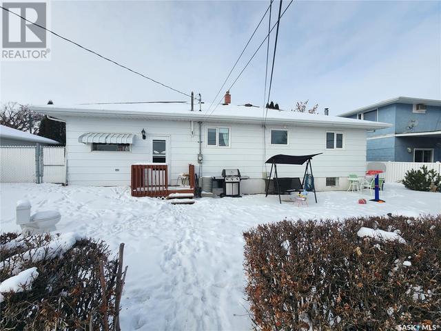 1032 Main Street, House detached with 2 bedrooms, 1 bathrooms and null parking in Melville SK | Image 11
