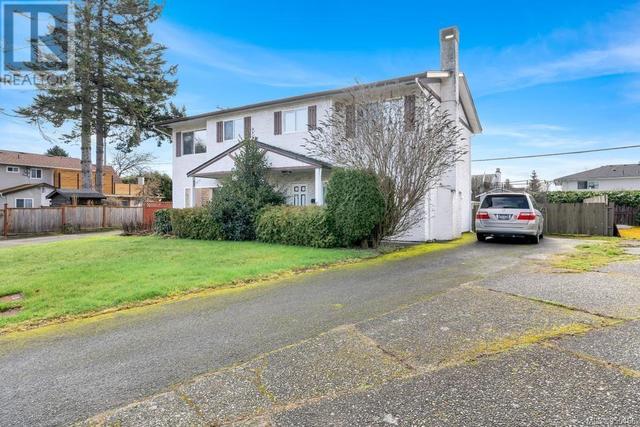 1725/1727 Ashdale Pl, House detached with 6 bedrooms, 4 bathrooms and 4 parking in Saanich BC | Image 28