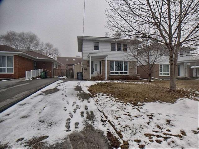 16 Mooregate Ave, House detached with 3 bedrooms, 1 bathrooms and 3 parking in Toronto ON | Image 8