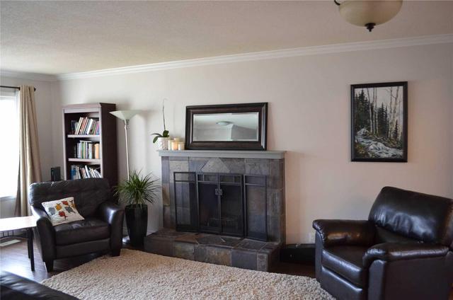 1861 Garden Dr, House detached with 3 bedrooms, 2 bathrooms and 4 parking in Prince George BC | Image 3