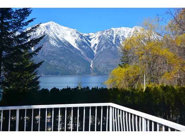 12830 Highway 3a, House detached with 3 bedrooms, 1 bathrooms and null parking in Central Kootenay A BC | Image 2