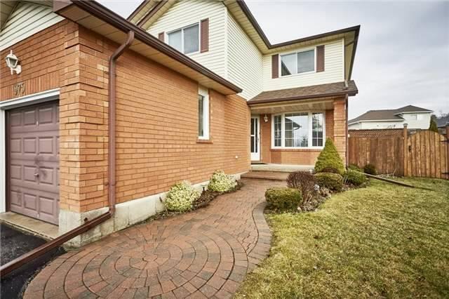 975 Attersley Dr, House semidetached with 3 bedrooms, 2 bathrooms and 2 parking in Oshawa ON | Image 2