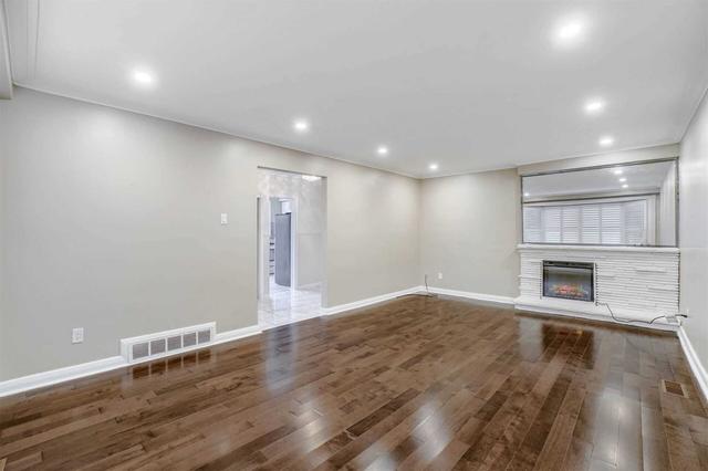 43 Burbank Dr, House detached with 4 bedrooms, 3 bathrooms and 6 parking in Toronto ON | Image 37