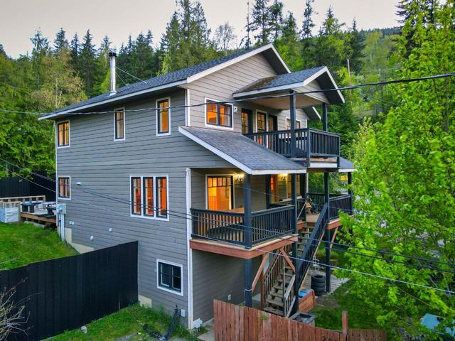 2924 Silver King Road, House detached with 6 bedrooms, 4 bathrooms and 5 parking in Central Kootenay E BC | Card Image