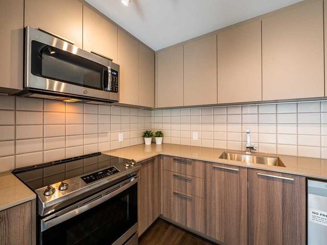 th6 - 10 Brin Dr, Townhouse with 3 bedrooms, 2 bathrooms and 1 parking in Toronto ON | Image 3